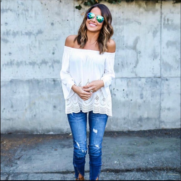 🌟SALE🌟White off the shoulder laser cut top - Picture 2 of 4